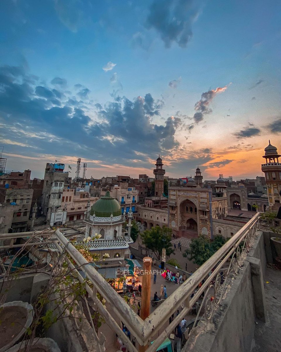 BeautyOfPaki's tweet photo. جب لاہور جوان تھا۔
Wazir khan Masjid Lahore.
Photos by @Jeeyagraphy https://t.co/FzAGefw9Vx