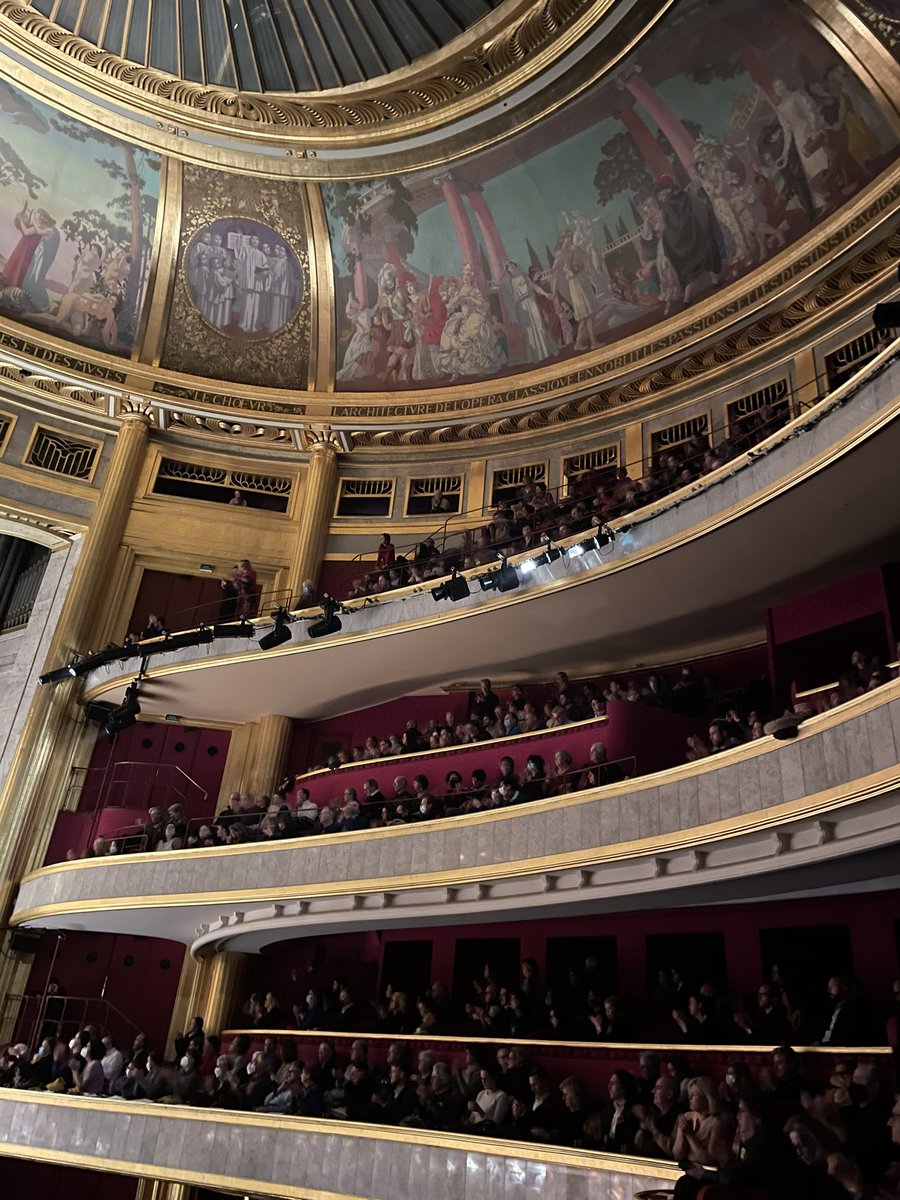 OA_LForcade's tweet photo. Début 2023 flamboyant @OrchAuvergne @lesgrandesvoix et 3 concerts fabuleux @ClrmntAuvergne, @OperaDeVichy et hier soir au @TCEOPERA au Théâtre des Champs-Elysées. Triomphe des artistes @ThibaultNoally Bruno de Sá et Carlo Vistoli. Salle comble tous les soirs, le public était là ! https://t.co/0Hxsd0Kkly