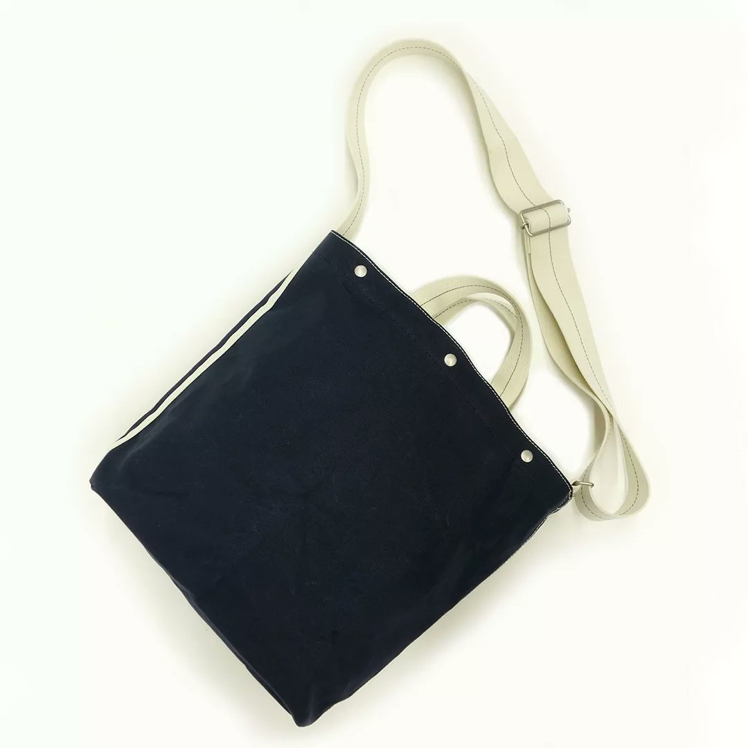 5banGoban's tweet photo. 久しぶりの再入荷。 
【横濱帆布】の2WAYショルダーバック。 
パラフィン加工された武鑓製の９号帆布を使い、堅牢性の高いモデルです。 
￥9900(税込) 

#5ban #ゴバン #新宿御苑前 #メンズカジュアルショップ #メンズセレクトショップ 
#横濱帆布 https://t.co/TUyAIHFLW1