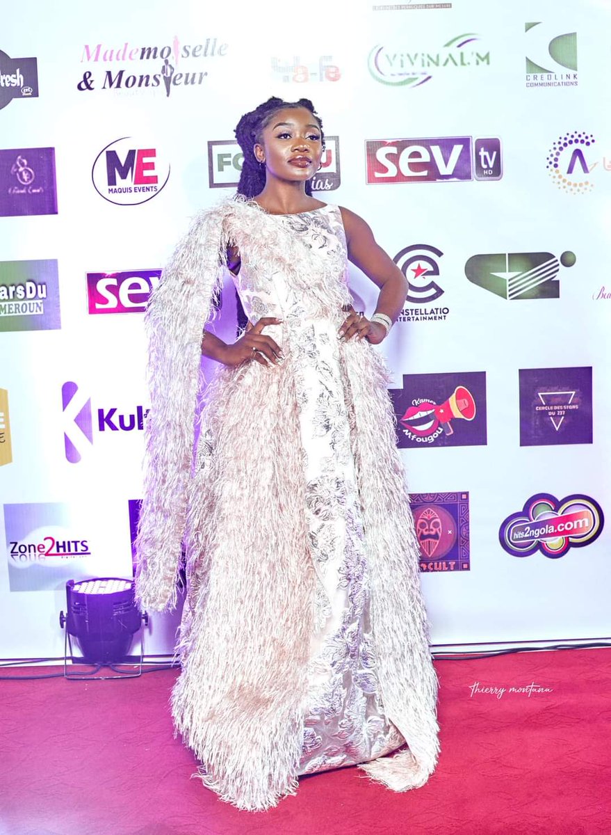 public_awards's tweet photo. Revivez en images la troisième édition du gala de récompenses The Public Vision Awards.

Entre photographe , journaliste et les fans place au tapis rouge 

miss ayoba @ClaudioNjalla Fernando joel Willy 
#ThePublicVisionAwards3 https://t.co/8DeV66t2xK