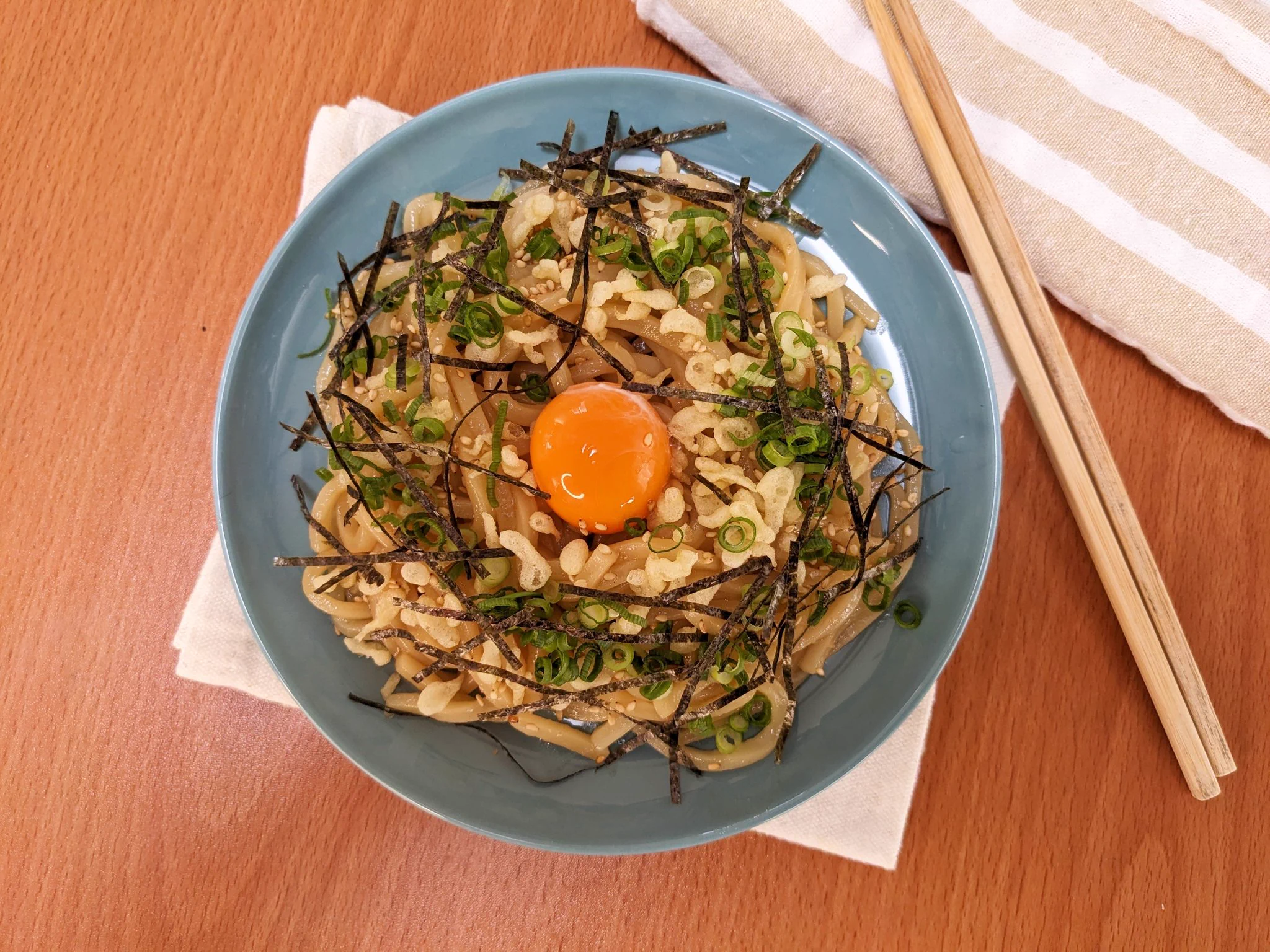 簡単なのに美味しい！やみつきになる「天かす油うどん」。