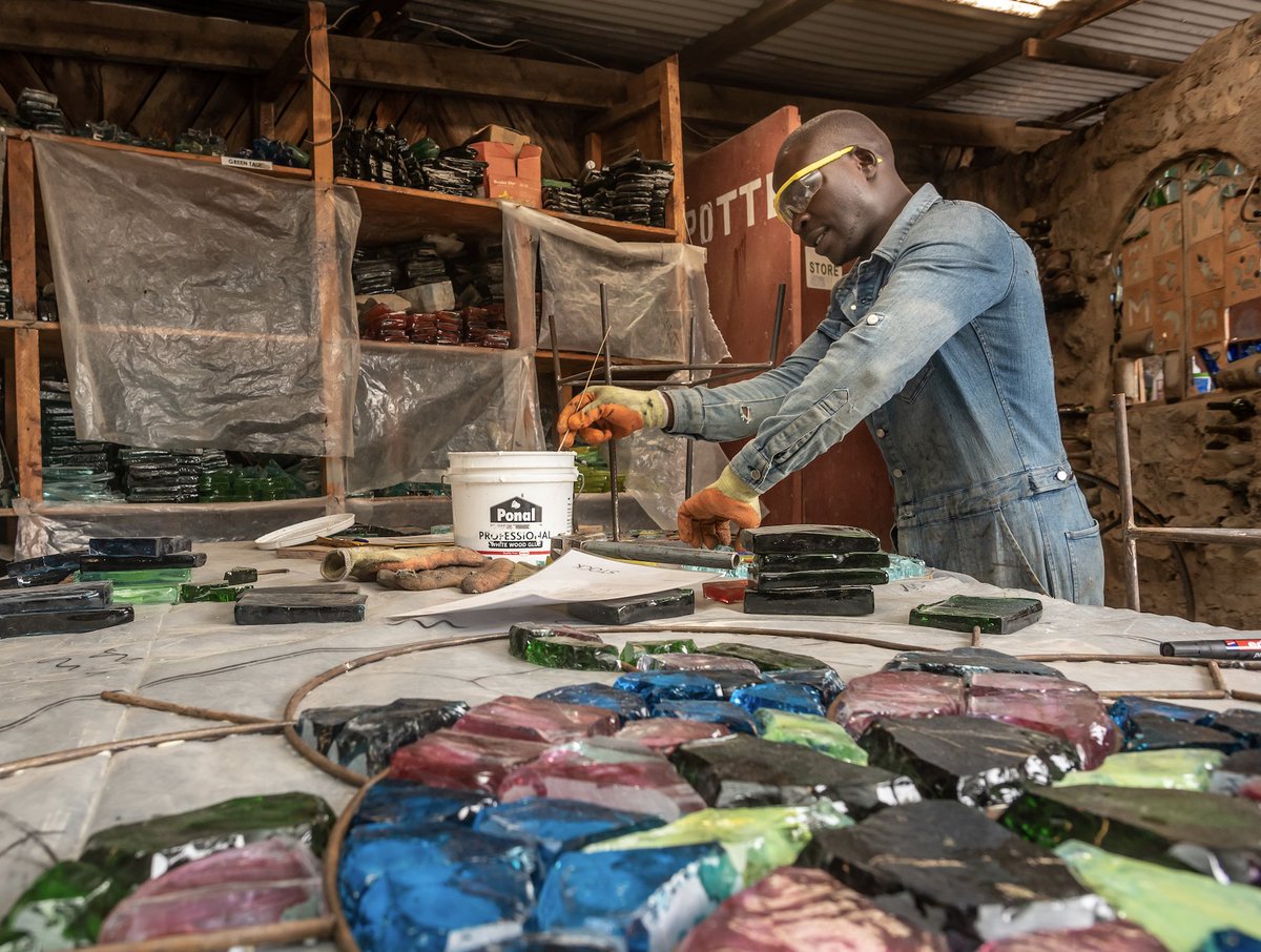 Leonard in the #kitengelahotglass swing of things. 

📸 @jerryrileyimages 

Webshop, story & portfolio @ kitengela.com

#style #madeinkenya #castglass #interiordesign #design #magicalkenya #mkmoments #recycledart #shoplocal