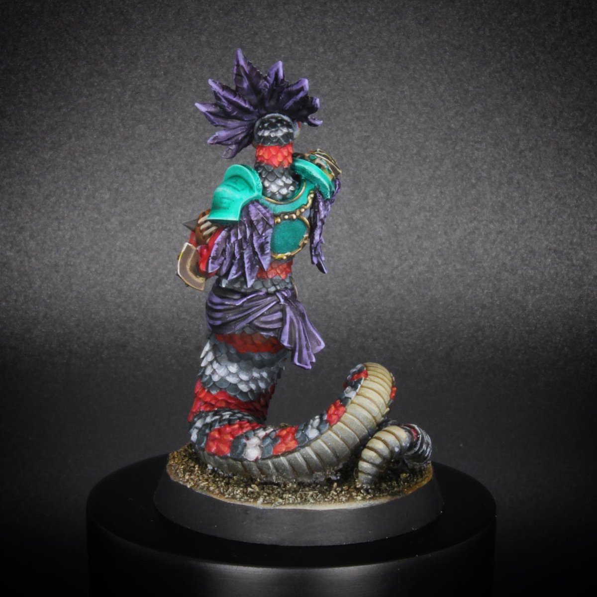 Only a week to the @WelshNatChamps ! Are you doubting your roster as much as I am? To take your mind off it, here’s a prize we painted for the tournament!#bloodbowl