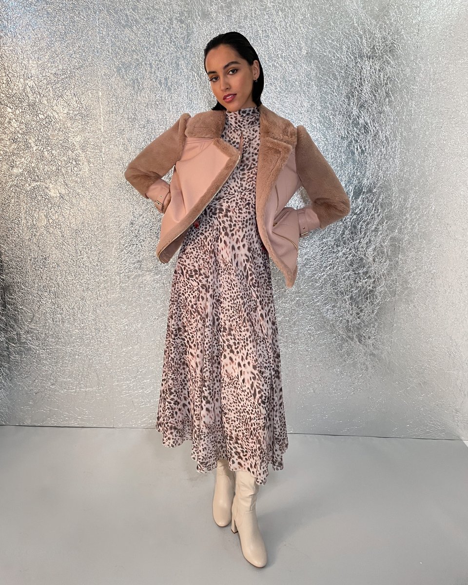 Dorothy_Perkins's tweet photo. Pink is our happy colour! ππ
Where would you wear this outfit?πβ¨
https://t.co/XegIQk7zKl π β¨
https://t.co/R36IAv4fRa π β¨
#DPLoves #dorothyperkins #pinkcoat #OOTD #dressoftheday https://t.co/KGpJpGJUM3
