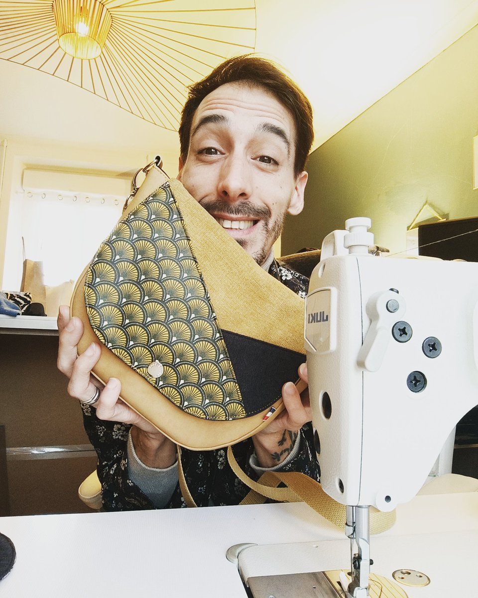 FabuleSacs's tweet photo. Une passion avant le business

#createurfrancais #SmallBusiness #fabulesacs #bags #madeinFrance #Passion #artisanat https://t.co/qZHTH0OjLp