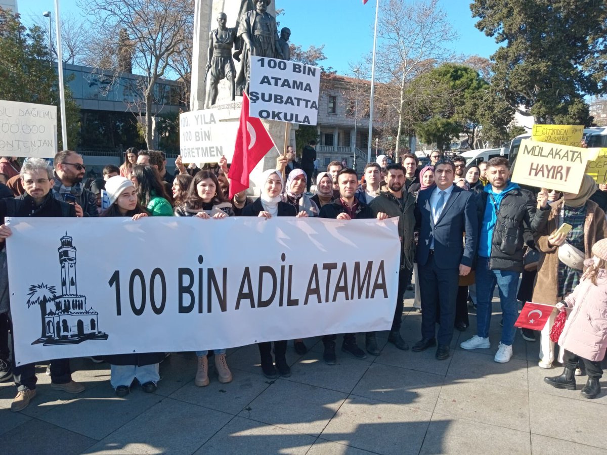 tchuseyinakgun's tweet photo. Görev verilmeyen öğretmenlerimizle beraber Beşiktaş’ta basın açıklamasında bulunduk. Genç öğretmenlerimiz bir an önce öğrencileriyle buluşmak için sabırsızlıkla bekliyorlar.
TDP olarak yanlarında olmaya devam edeceğiz.

@TDP_turkiye @M_Sarigul 
 #YüzBinÖğretmenBeşiktaşta https://t.co/Ypfwe18gIh
