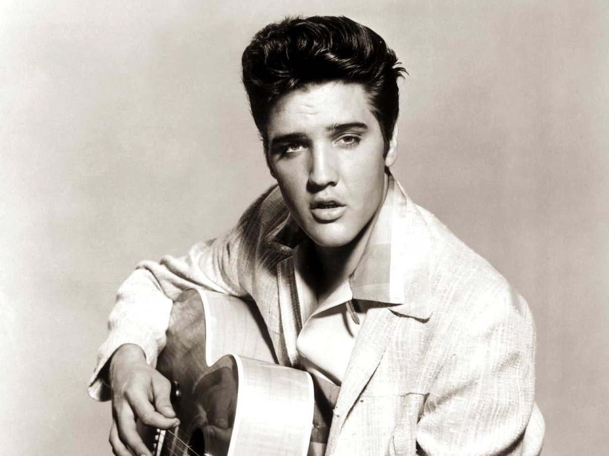 hitosdelrock's tweet photo. 08-01-1935: Nace Elvis Presley (Tupelo, Misisipi, EEUU), cantante y actor, ícono popular del siglo XX, conocido mundialmente como "El Rey del Rock And Roll", dueño una extensa colección de éxitos entre 1953 y 1977. Falleció a los 42 años https://t.co/OxmFYaHdYB