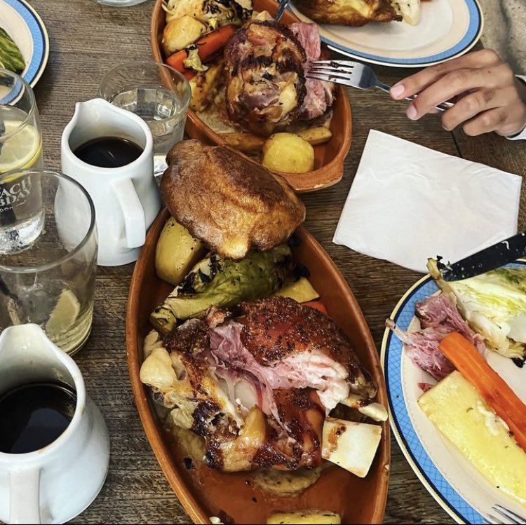 TheCarltonTav's tweet photo. Share a roast, revive yourself with a Bloody Mary or sup on a delicious ale!
Then grab a board game and while away a lazy Sunday afternoon in the pub…sounds like a perfect Sunday to me! #pubsunday #cosypubs #sundayroast https://t.co/r2xdWR8WW7