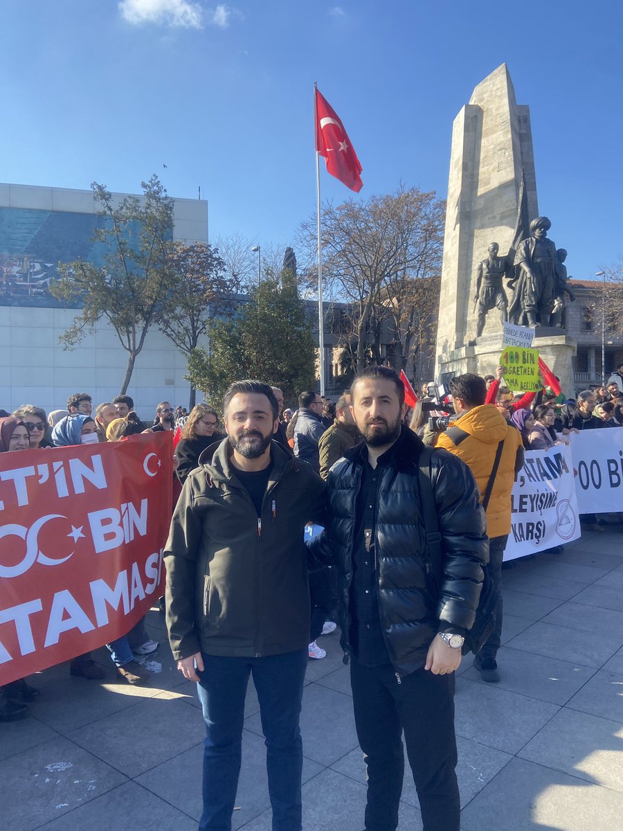 Mahmut__ozay's tweet photo. Atama bekleyen öğretmenlerin sesini duyurmak için Beşiktaş’tayız.
#YüzBinÖğretmenBeşiktaşta https://t.co/mj5hg5ebOl