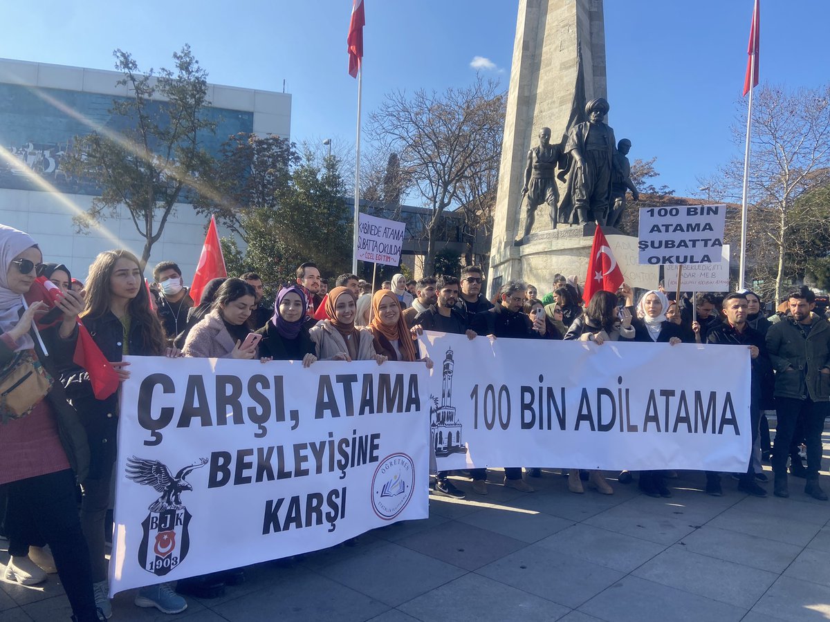 Mahmut__ozay's tweet photo. Atama bekleyen öğretmenlerin sesini duyurmak için Beşiktaş’tayız.
#YüzBinÖğretmenBeşiktaşta https://t.co/mj5hg5ebOl