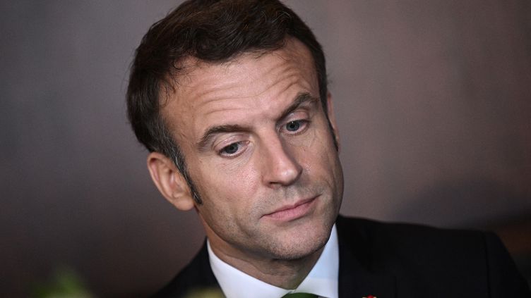 Fils2Psy's tweet photo. La situation de la France :
- Crise des boulangers
- Crise économique
- Crise migratoire 
- Crise de l'énergie
- Crise de l'hôpital
- Crise des Retraites
Bla ... Bla ... Bla Président Macron .. Ce que nous vivons en France n'est pas une crise mais escroquerie en bande organisée ! https://t.co/Jcacmn0XaJ