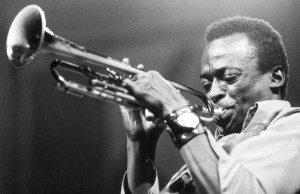 diffusSchall's tweet photo. #diffusSplitter _71 

Kind Of Blue – Miles Davies 

reduziert – meisterlich - leicht – improvisiert 
 
https://t.co/KJom53h5Ov 

#milesdavies #jazz #jazzimprovisation #trompete #instrumental #musik #johncoltrane #meisterwerk https://t.co/jU00ZNeHZW