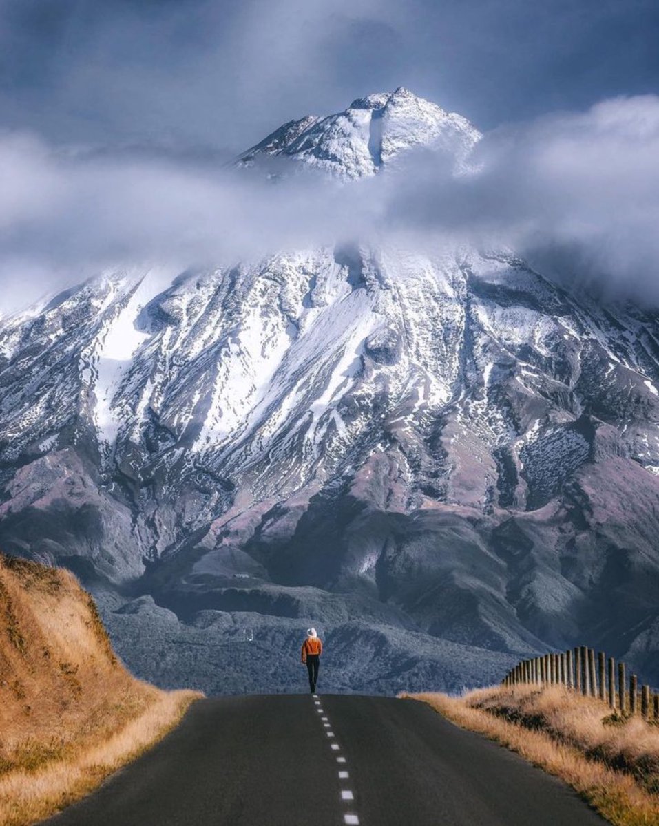 vlady_elena's tweet photo. Believe you can and you’re halfway there. 
Mount Taranaki, New Zealand 🇳🇿  ©️Rach Stewart https://t.co/KTDrw7oRcc