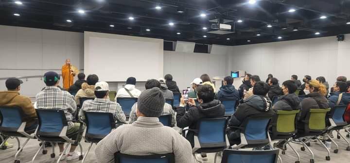 christdaehyun's tweet photo. Scenes from an anti-dictatorship movement led by Daegu Sayadaw in Osan, South Korea 🇰🇷 today.  #LegalizationOfNUG #2023Jan8Coup #WhatsHappeningInMyanmar https://t.co/SOWP47V642