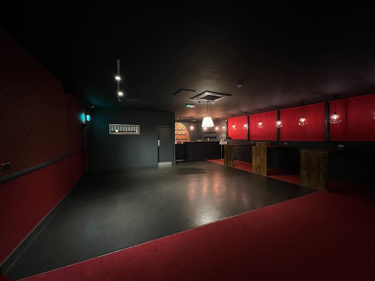 We’ll that’s a wrap at the Fashion Hub. After 5 and half years we are happily passing on the mantle to the next tenants. Good luck to them and to our landlord.