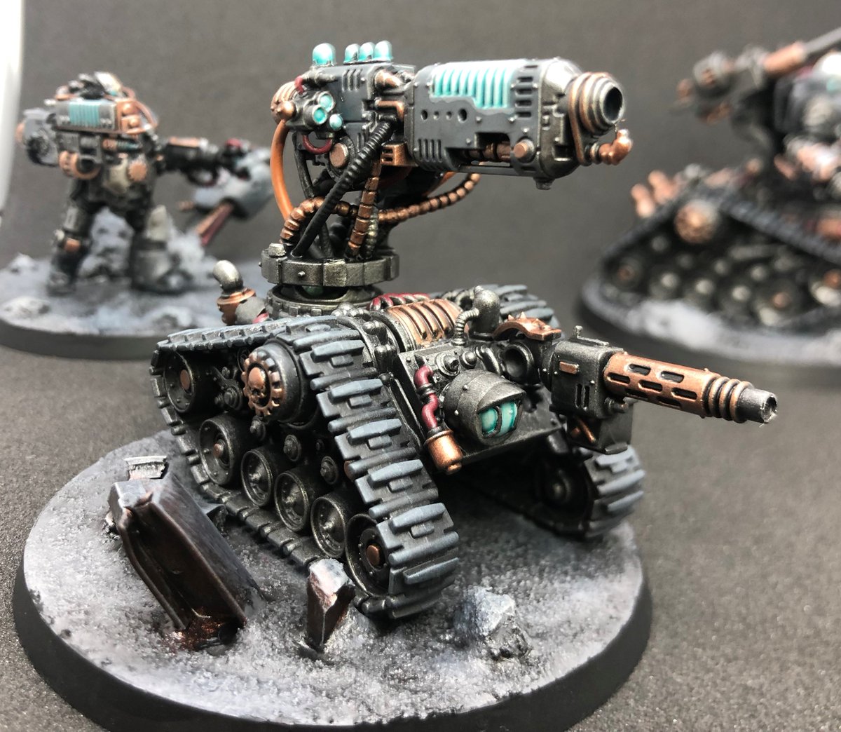 DumbRobotStuff's tweet photo. Kataphron battle servitors, wanted to try something different with each, a man of iron/guntank style one, a servo-skull one, and a normal servitor with legs
#warhammercommunity #warhammer40k #adeptusmechanicus #kataphron #servitor #kataphronbreachers #kataphrondestroyers https://t.co/OA9hm3PlZK