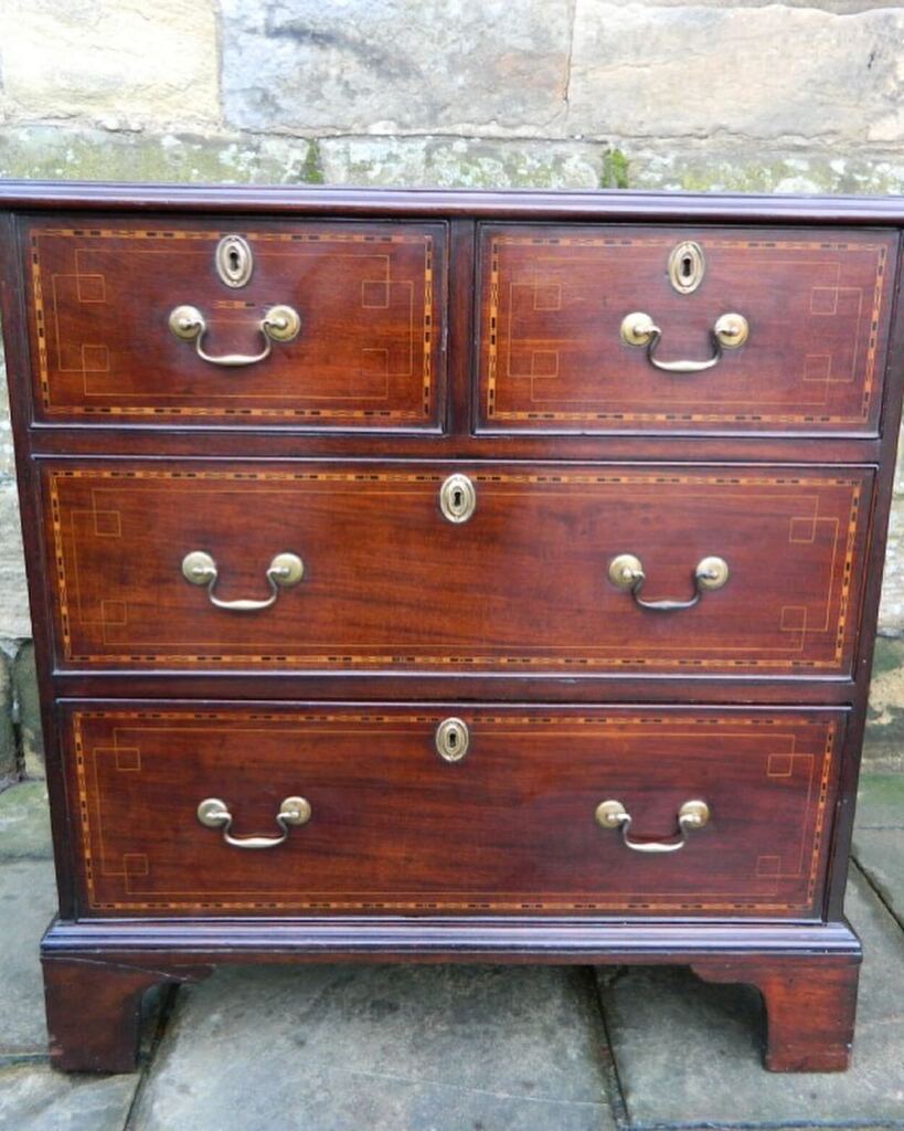 atheyantiques's tweet image. New stock - small Georgian mahogany chest of drawers with wonderful inlay detailing, a super little chest ( 30” / 77 cm ) with great colour #atheyantiques #chestofdrawers #georgianchestofdrawers #homedesign #interiordesign #antiquesforsale #antiques