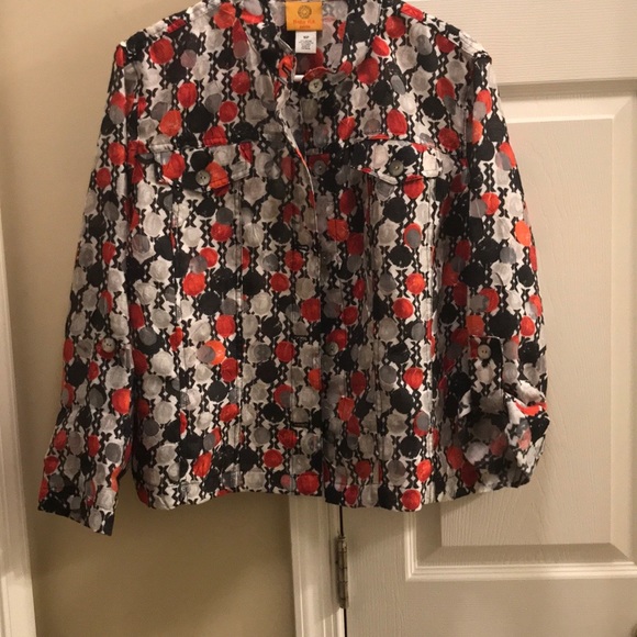 FlippinPhoenix's tweet photo. So good I had to share! Check out all the items I'm loving on @Poshmarkapp #poshmark #fashion #style #shopmycloset #bass #hollister #rubyrd: https://t.co/1fECG6IjMP https://t.co/5lZaZbQIVD