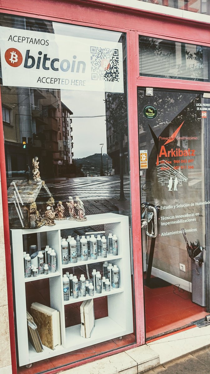 CriptoFurious's tweet photo. El otro día caminando por un barrio de Getxo me encontraba con este hermoso comercio que acepta #Bitcoin
#Adopcionmasiva 🤩⚡ https://t.co/MxEWJJT3GW