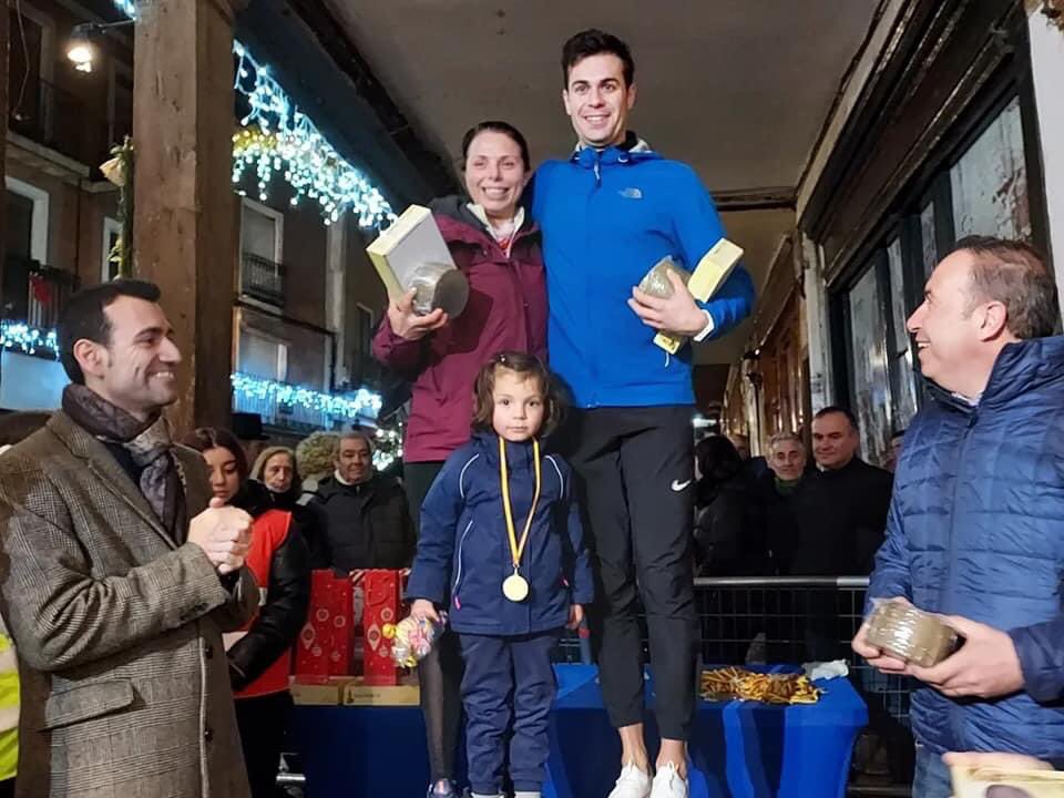 El @AytoRioseco ha organizado la tradicional Carrera de las Cuatro Catedrales que ha contado con casi un centenar de participantes.

El vicepresidente, Víctor Alonso, y el alcalde y diputado, @DavidEsteban_R, entregan los trofeos a los ganadores.

#CiudadEuropeadelaNavidad