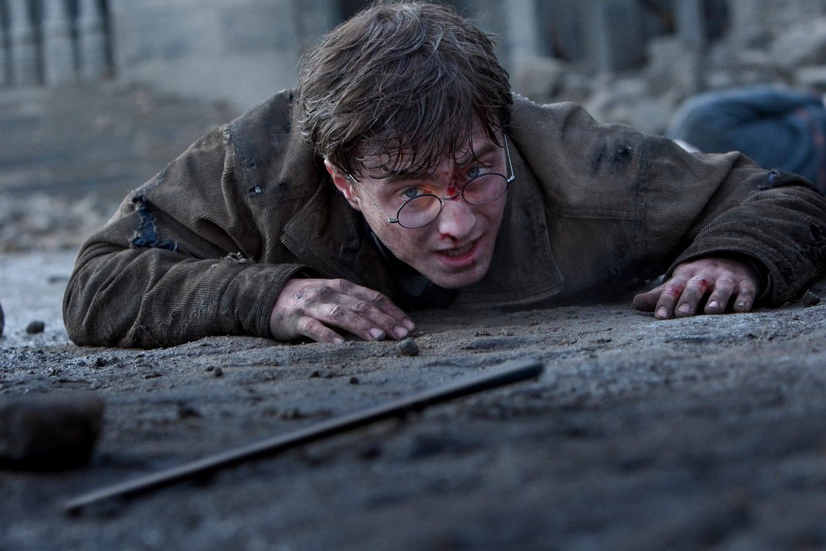 #HogwartsLegacy fans getting through January: