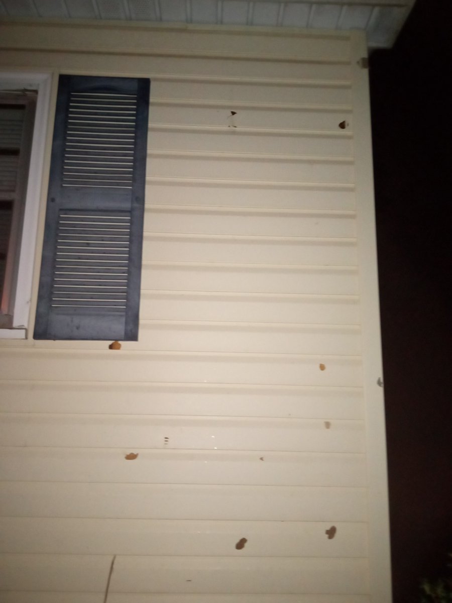 ashleymccall29's tweet photo. @mattdanielwx This lighting woke me and my family up at 3:40am this morning it was close to me and my husband room. https://t.co/7wWpVYBNf3