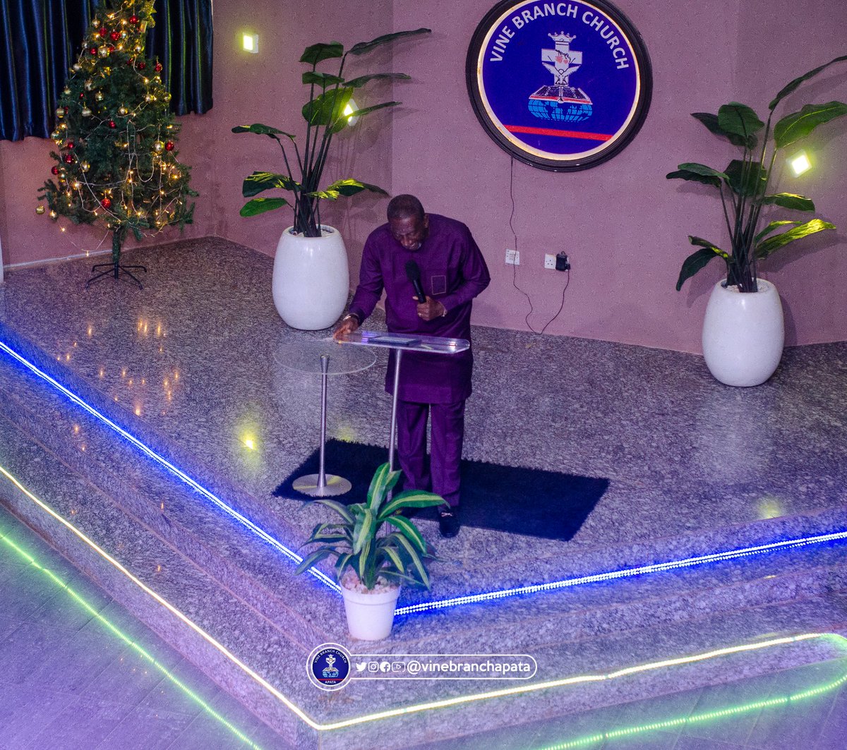 vinebranchapata's tweet photo. God can take you to a place where you have peace all around you.

God goes ahead of us and fights our battles to the point of victory
🔥🔥🔥

#Sermon
#DivineSettlement
#Vbcapata https://t.co/2Gb8SOPgdt