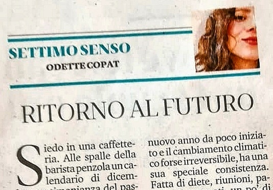 30giorninprova's tweet photo. Alle spalle del barista penzola un calendario di dicembre, passato recente. Sul bancone occhieggiano già le frittelle, futuro prossimo. La vetrata incornicia una porzione di strada con un manifesto elettorale superstite, passato presente.

Sul crocevia del tempo
#messaggeroveneto https://t.co/b7ABLykU1s