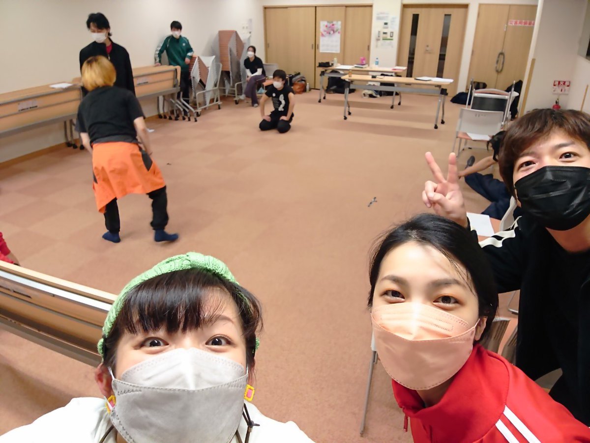 yusuke_shoda's tweet photo. 昨日は #人外探偵 稽古でした！殺陣つけてもらいました！
店開けて良かった！お客様のお話で知的欲求がうずき、本５冊注文！

今日は久しぶりに走ってきました！体力落ちてる！30分で限界に！
夜は火鍋！明日も休みなので、ガッツリにんにく！
明日も羊食う！

https://t.co/FaXZO7BD1V https://t.co/m9MlqW2Ash