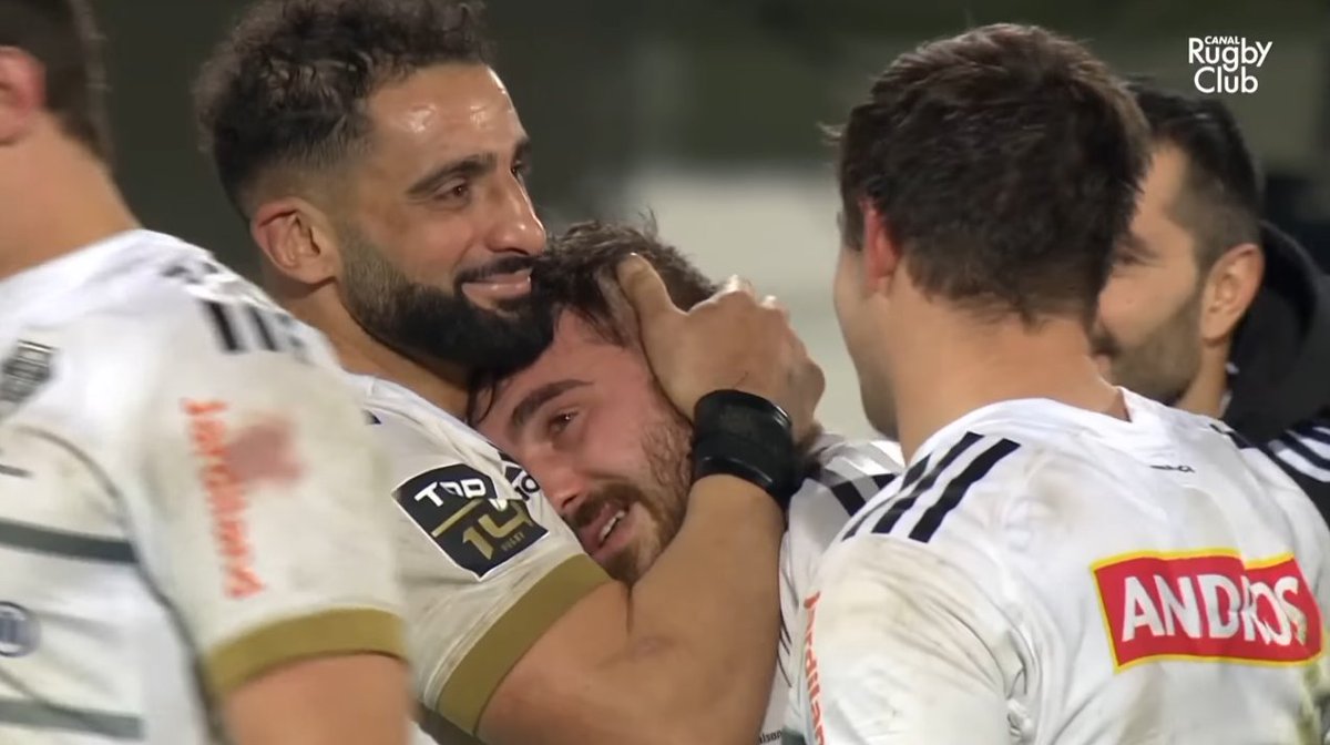 allezbriverugby's tweet photo. Sans être dans le secret des dieux, tout le groupe avait sûrement rêvé de voir Vano Karkadze marquer un essai pour rendre hommage à son papa décédé. Sa joie après son essai allait bien plus loin que ce match. La vie est bien faite par moments ❤️ #CABRCT https://t.co/37KvDkZDKj