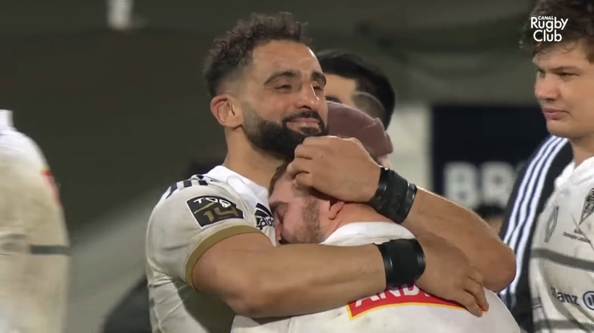 allezbriverugby's tweet photo. Sans être dans le secret des dieux, tout le groupe avait sûrement rêvé de voir Vano Karkadze marquer un essai pour rendre hommage à son papa décédé. Sa joie après son essai allait bien plus loin que ce match. La vie est bien faite par moments ❤️ #CABRCT https://t.co/37KvDkZDKj
