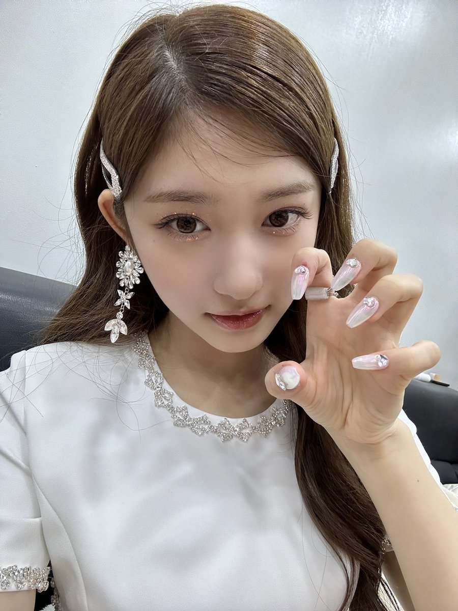 iveleeseoi's tweet photo. DIVE! Thank you so much for bringing a lot of trophies for us. We can’t reach all these good things without you here, I think from now on I can start my 2023 with so much gladness. Baby leeseo will be the happiest baby ever! I promise it! ·̩͙ ₊ ᥫ᭡ https://t.co/XyBTbN4JnY