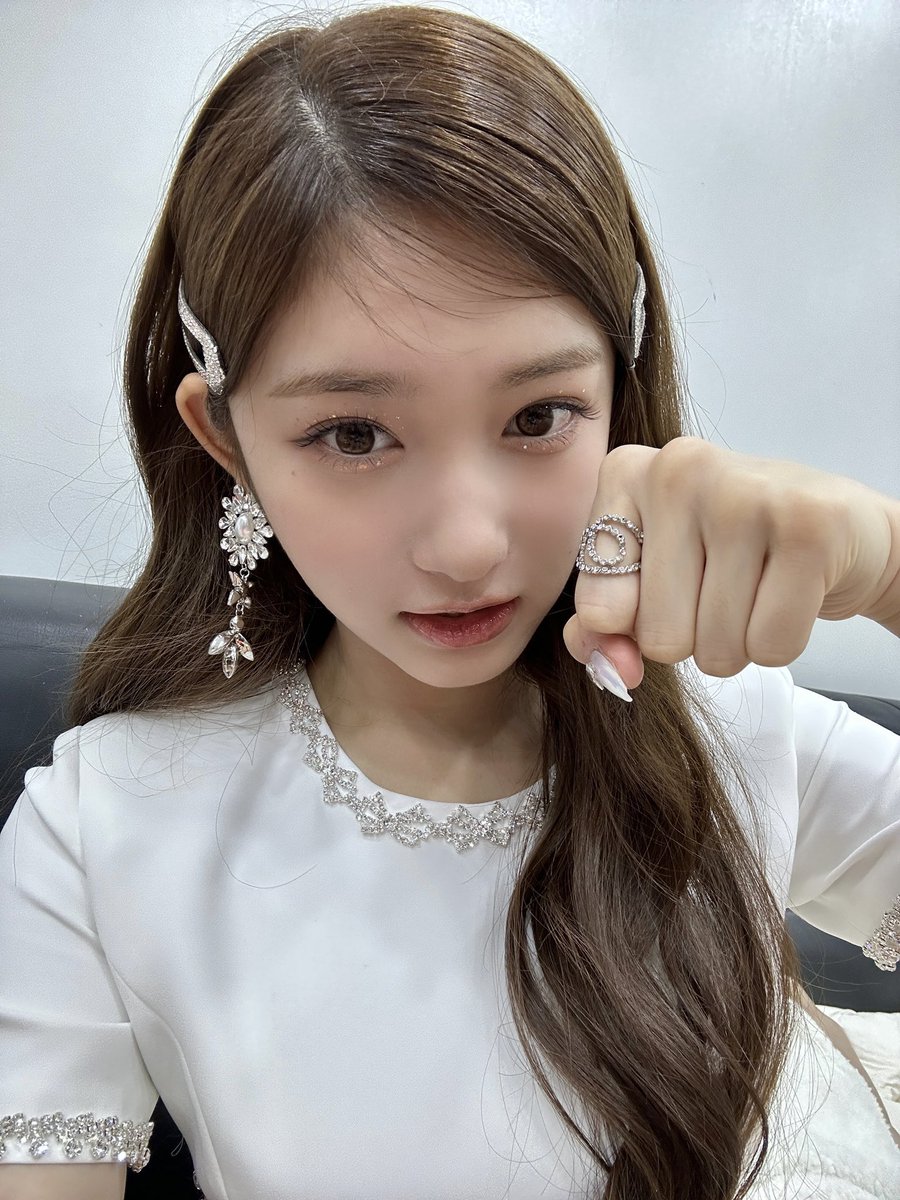 DIVE! Thank you so much for bringing a lot of trophies for us. We can’t reach all these good things without you here, I think from now on I can start my 2023 with so much gladness. Baby leeseo will be the happiest baby ever! I promise it! ·̩͙ ₊ ᥫ᭡