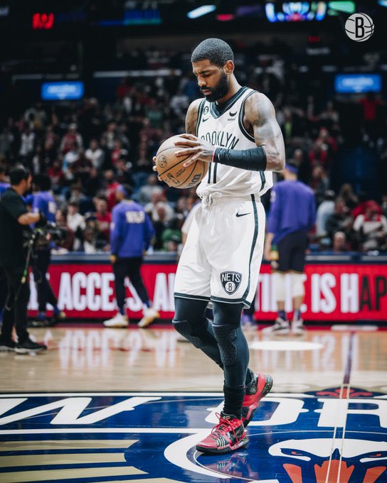 Kyrie Irving plays basketball today 🙌