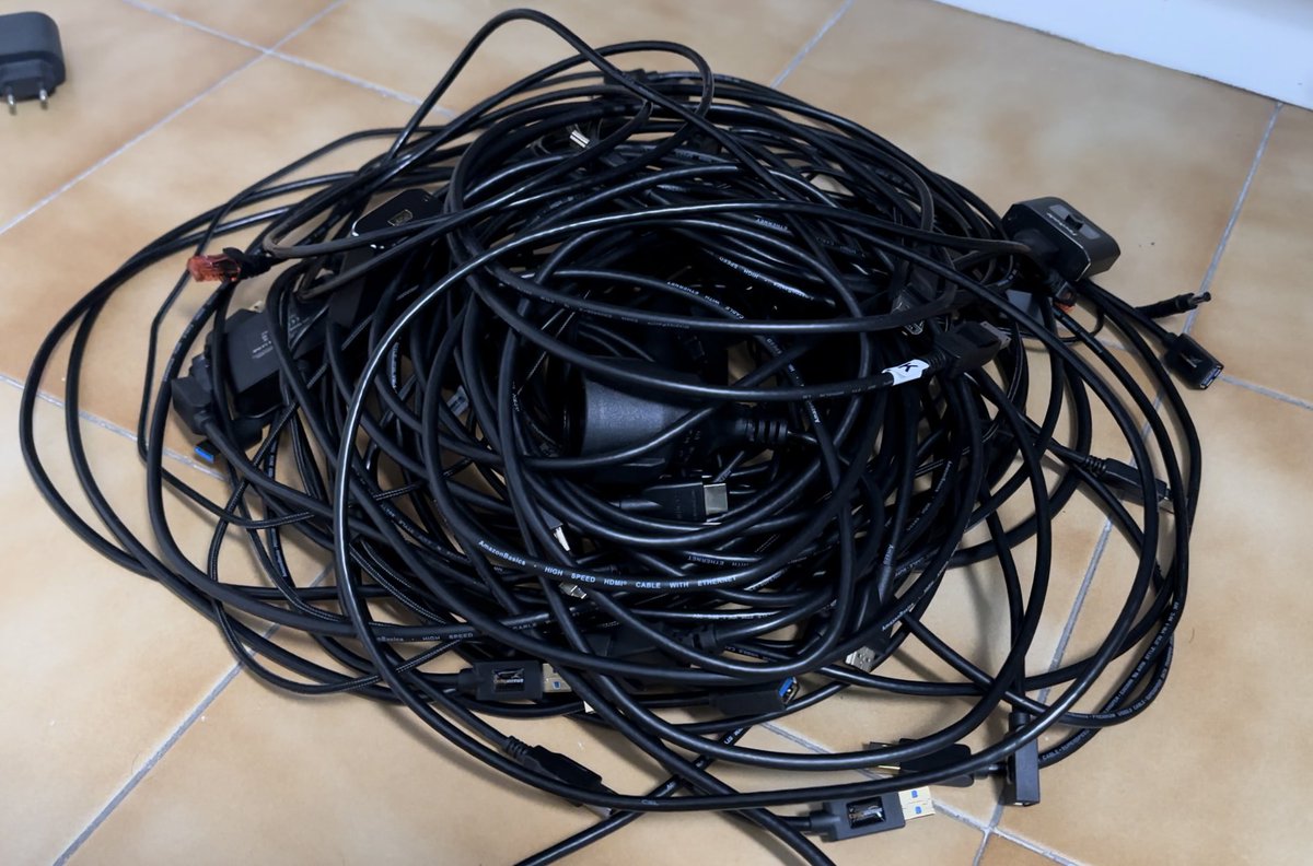 Menos Trece tweet media