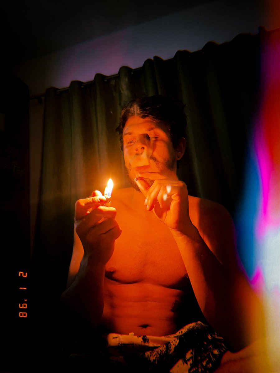 ptkterror's tweet photo. Tranquilão fumando um do bom por aí sempre na onda
eu não deixo a vibe cair https://t.co/hmjpzjGu02
