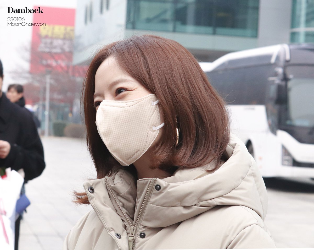 bbbbbbbbbmmm13's tweet photo. 230106
'법쩐' 제작발표회 퇴근길

문뽕구가 눈꼬리로 사람 홀려요..
#문채원 #moonchaewon

🚫로고 크롭 &amp; 2차 가공 금지 https://t.co/rdeA2fX9Jb