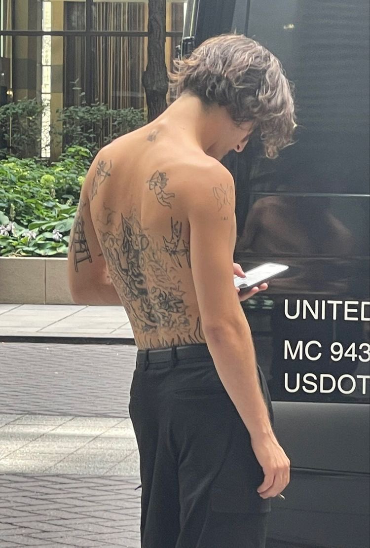 lavicdelbuio's tweet photo. happy birthday to the best man with the best tattoos, the biggest heart and the most incredible talent 🖤 #DD24YEARS @daviddamiano99 https://t.co/gUXcBeT6CU