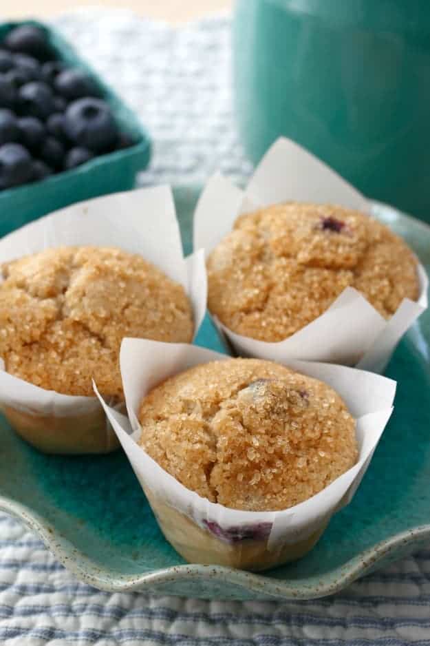 Gluten-Free Bakery-Style Blueberry Muffins with Sugar Crunch Topping. Oh, yes, please. These would make a terrific Sunday treat! buff.ly/2IhVMOE #glutenfree #allergyfree #blueberry #muffins #breakfast #brunch #SundayMorning