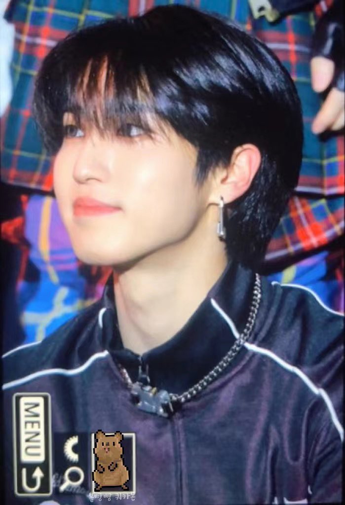 haetbitlinoring's tweet photo. these made me fall in love with han jisung once more he’s just so.. beautiful https://t.co/N4I3xt3ECy
