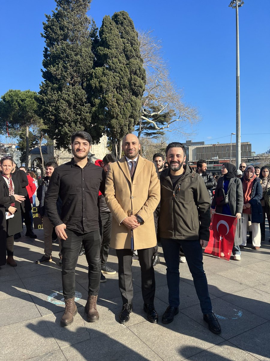 Ataması yapılmamış öğretmen kardeşimlerimle bugün Beşiktaş’ta Yüz Bin Öğretmen atama taleplerini dile getirdik. Öğretmenlerimizin yeri meydanlar değil, okullarda öğrencilerinin yanlarıdır 🙏 Umarım atamalarıyla sınıflarında olurlar!
@temurcinn <a href="/Onuryzc_/">Onur</a> 
#YüzBinÖğretmenBeşiktaşta