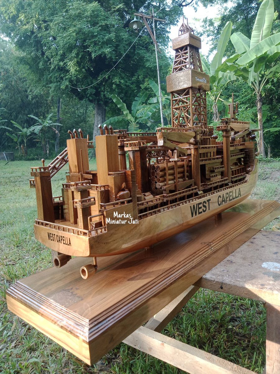 Alhamdhulillah 🙏
Kembali finish Replika Drillship berbahan kayu Jati Kino (Antique)  "Seadrill" WEST CAPELLA siap di terbangkan menuju Tuannya.

International Replica Artist.
Teak Replica Artists from the Village for the World.