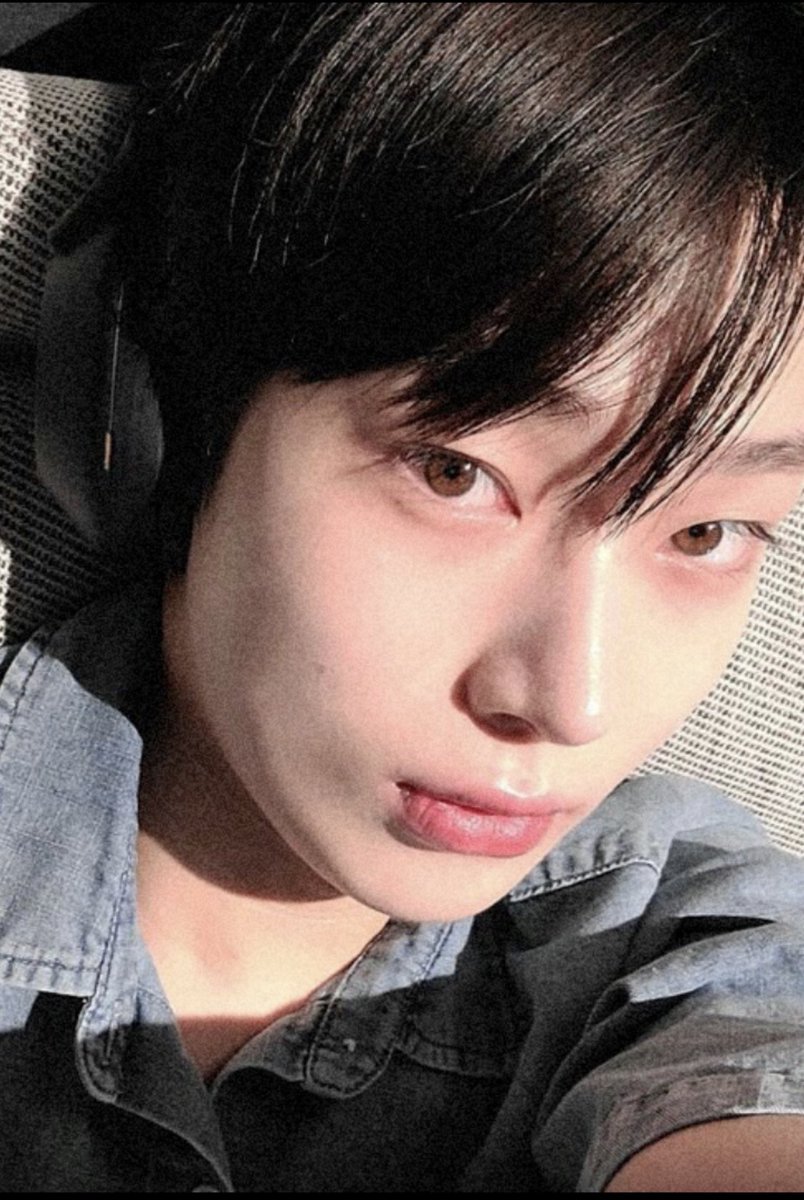 jynslovrs's tweet photo. 🎧🎶 

#ENGENESelcaDay #SUNOO #ENHYPEN_SUNOO #ENGENE #선우 https://t.co/RGLCh5ZQ9t