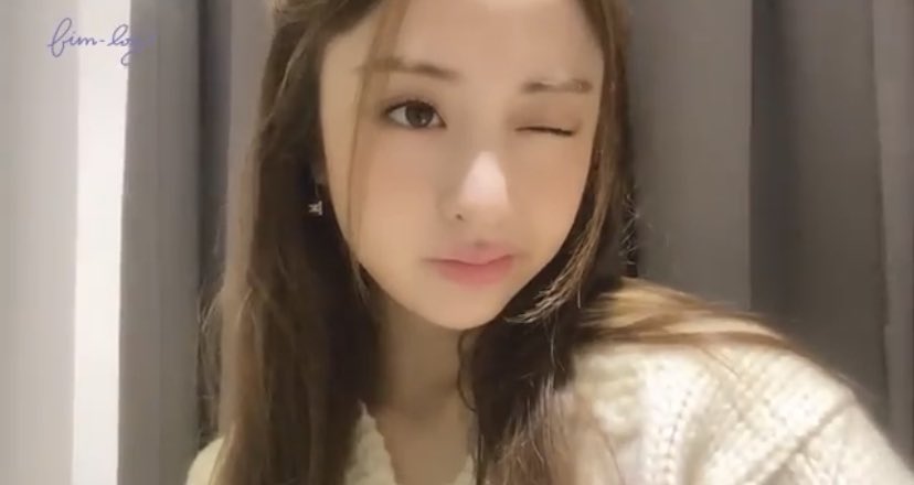 sserapics's tweet photo. HER WINK https://t.co/duCk4eJCTh