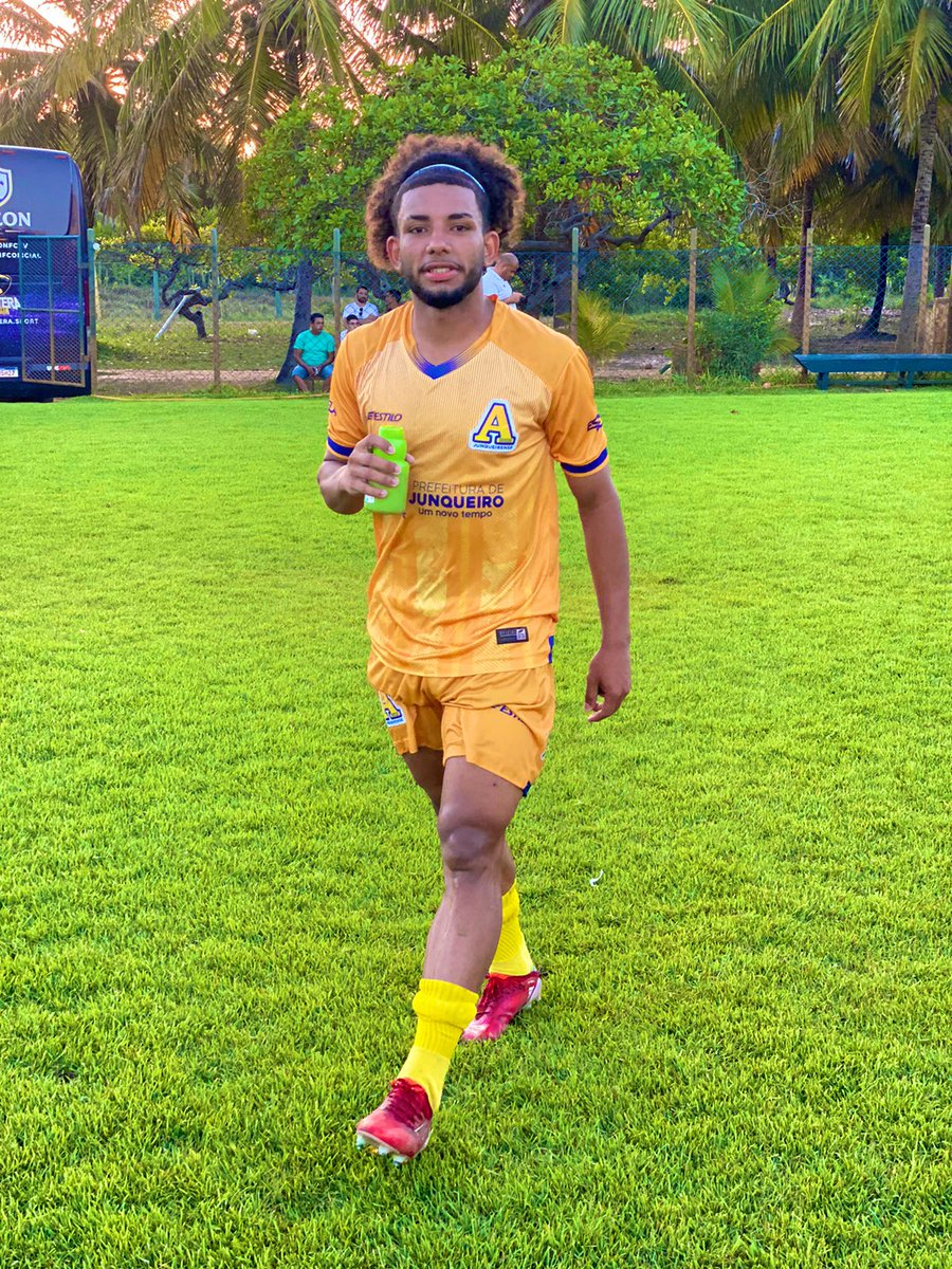 DespAlianca's tweet photo. .
Atleta : Vinicius “ Viini “ 

Jogador Y Estiloso 🧑🏽‍🦱

- nas horas vagas eu trabalho para marcas de shampoo . 

Bom dia ☀️ ⚽️ https://t.co/v7MvHJSUNW