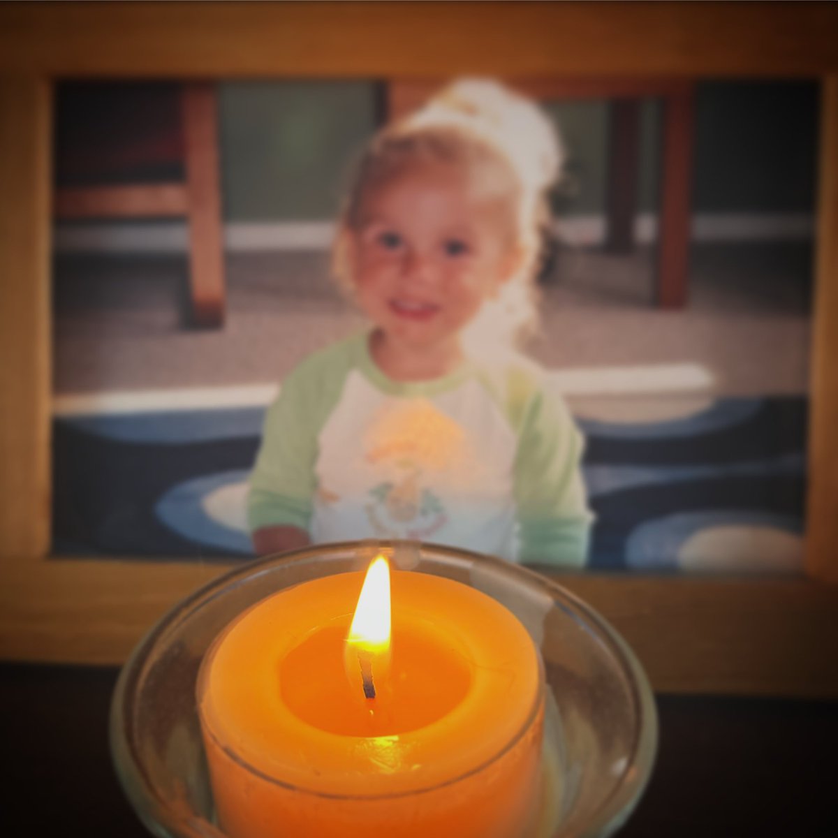 sweetpurehoney's tweet photo. 4 pack beeswax tealights in a reusable compostable clamshell makes the perfect gift for Valentines!Our honey candles support Canadian Beekeepers directly.Our long, clean burning beeswax tealights burn 4-5 hours. They emit negative ions, are the same spectrum of light as sunlight. https://t.co/0tbhmhd6u2