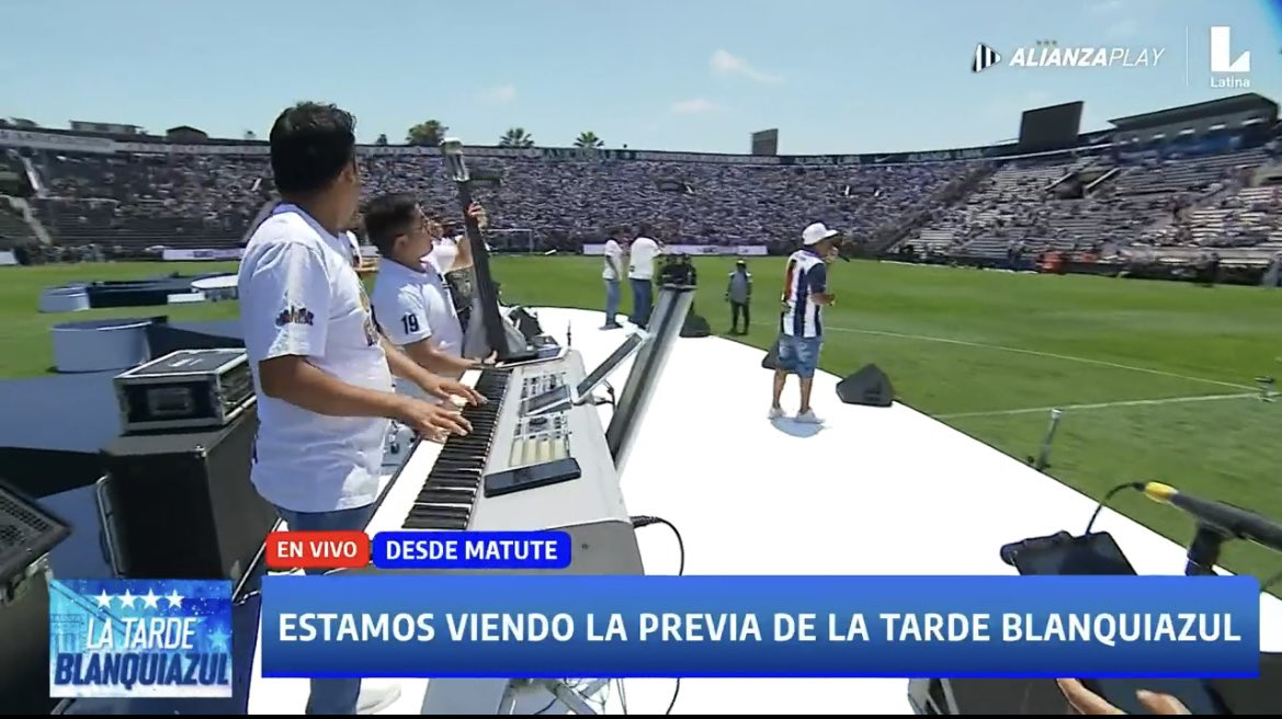 Macarena18M's tweet photo. Genteeee a los que no pudieron asistir o se encuentran en el extranjero este es el link de la transmisión de la Tarde Blanquiazul: https://t.co/Pl9WJzBojv 💙🙌🏻🤍 https://t.co/tGBJCPzkAn