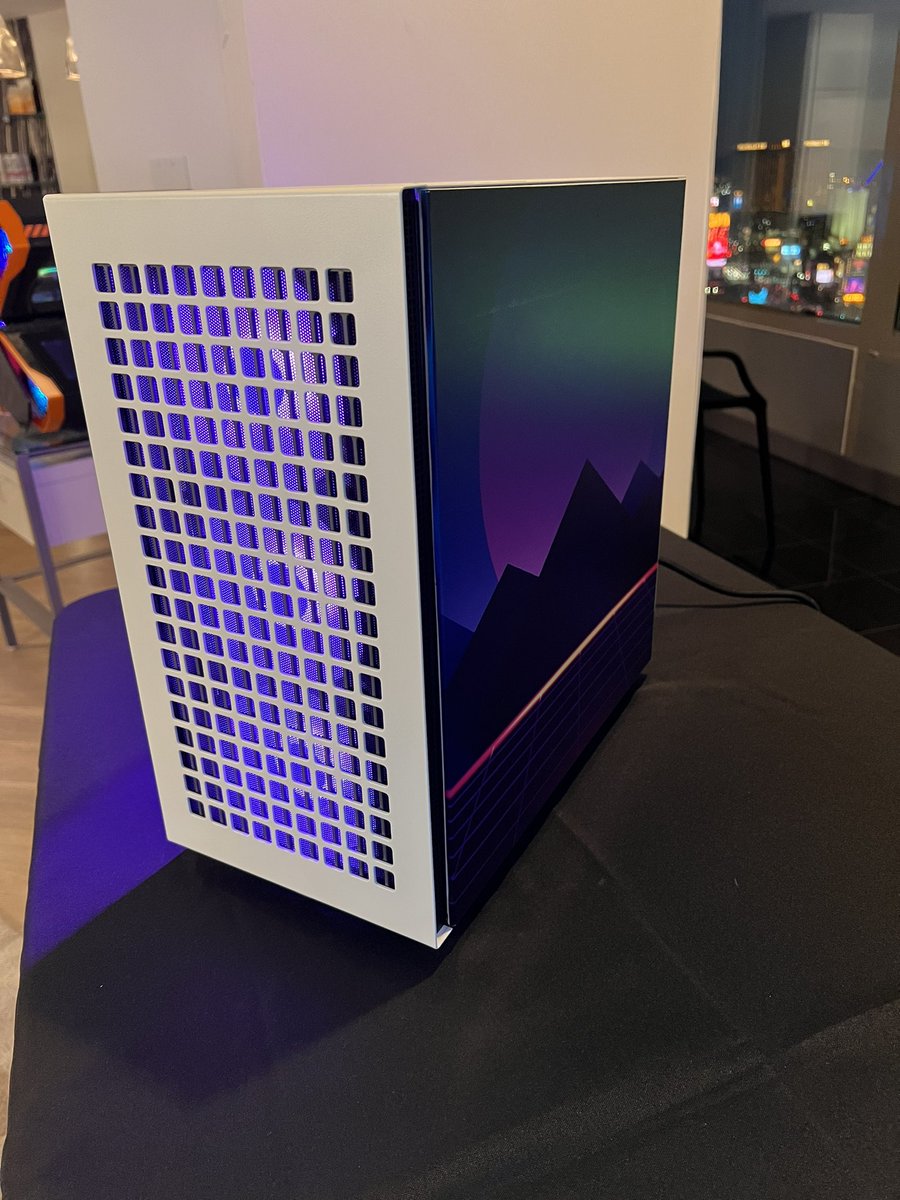 DeepCoolNA's tweet photo. Thank you @METAPCs for your showcase build! Loving the cyberpunk / max hedrom feel!
#CES23 #CES2023 #deepcool #metapc #ch370 #ls520 https://t.co/esvVECgFq8