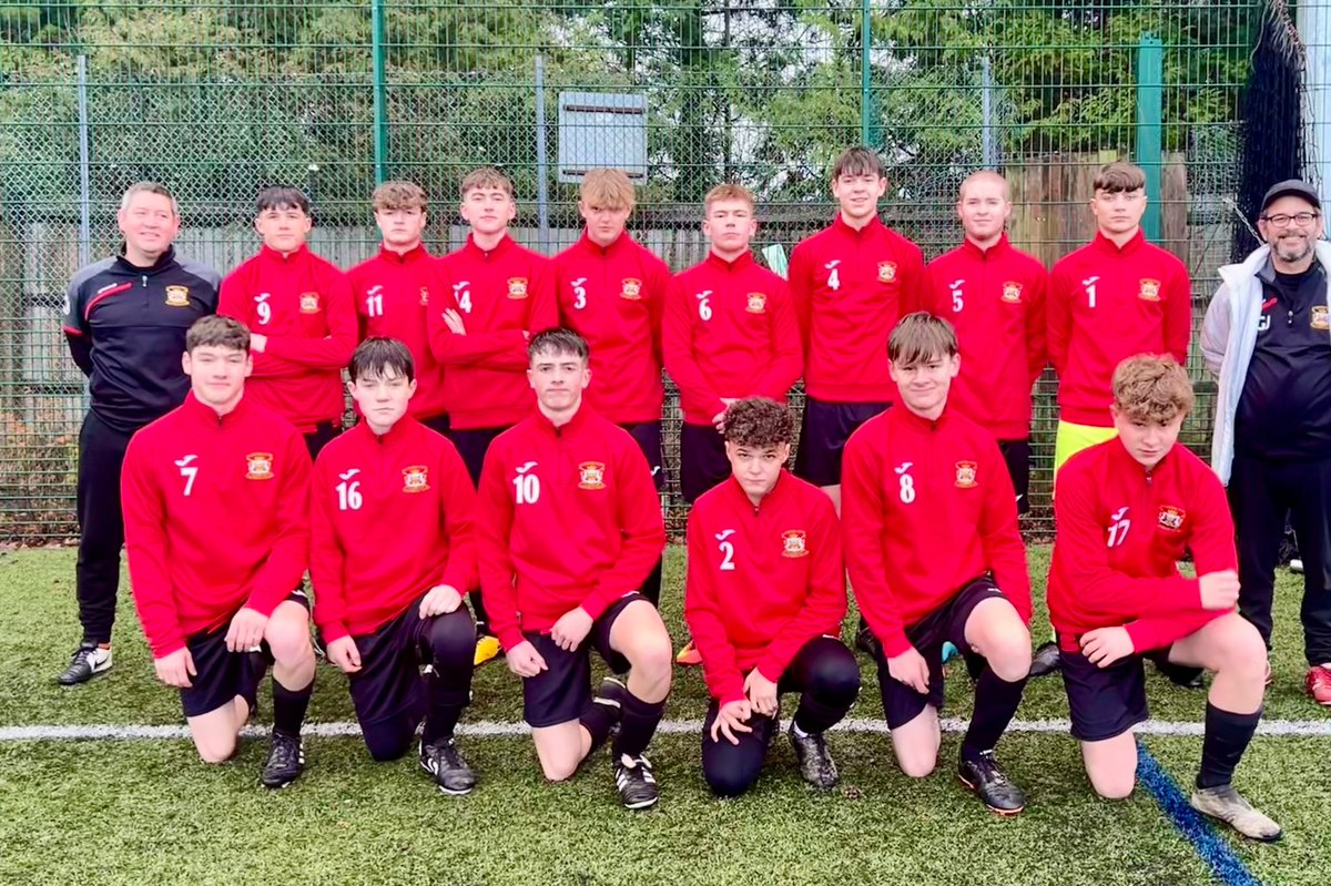 GaryATFC's tweet photo. @AlcesterTownFC under 16 rangers proudly showing their new training tops kindly sponsored by the Alcester Lions club, thanks for supporting us ๐ฆ๐โฝ๏ธ๐ดโซ๏ธ https://t.co/VATKGzY8Fs