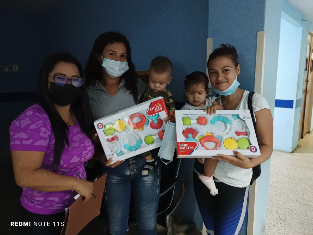 IVSSHOSPMNT's tweet photo. En @IVSSHOSPMNT desde este #06Ene y los proximos días gracias al Presidente 
@nicolasmaduro la Dra.@magalygutierrezvina y 
@MiguelGeron se siguen obsequiando juguetes a niños Hospitalizados de 0 meses a 2 años #IVSS https://t.co/rf35IJ4UWH